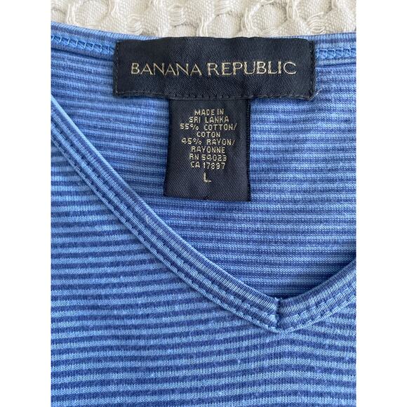 Banana Republic Women’s Blue Striped Cotton Blend V-Neck Tee Shirt Sz L - Picture 5 of 6